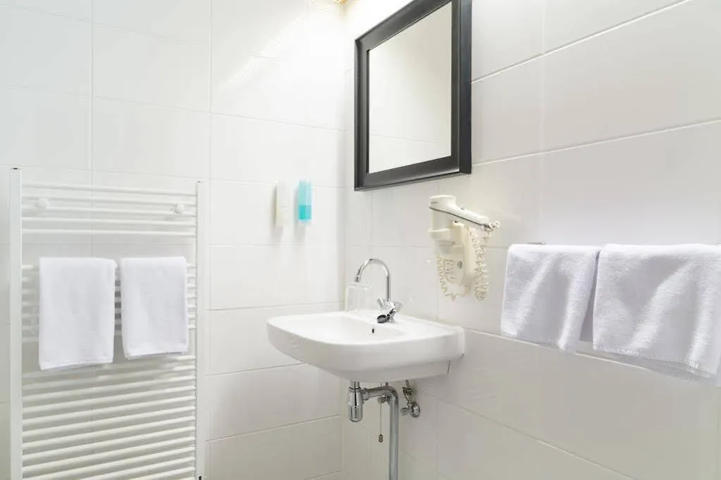 Hotel De Beurs Hoofddorp 4*,